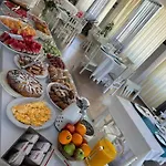 Sanremo Restorant מלון